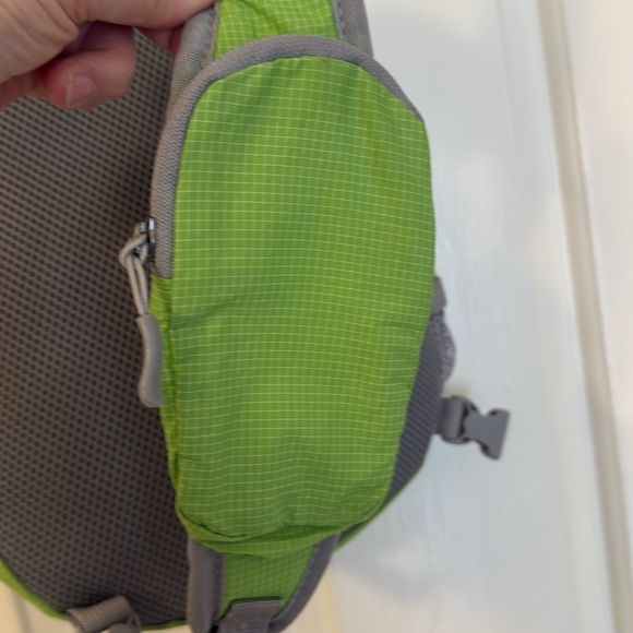 Eddie Bauer: Light Green Sling crossbody bag - Picture 6 of 8